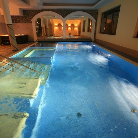 Dwor Ostoia Otel Rymanów Dış mekan fotoğraf