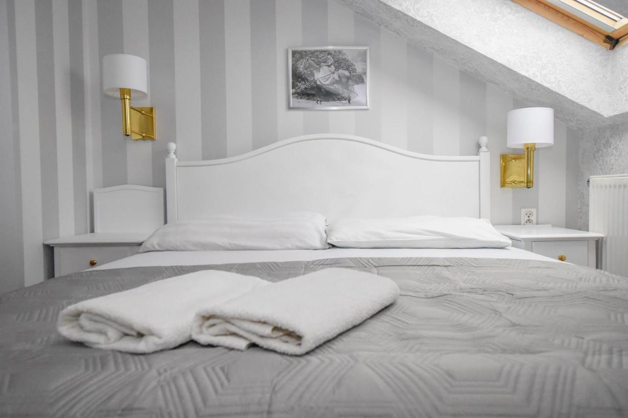 Dwor Ostoia Otel Rymanów Dış mekan fotoğraf