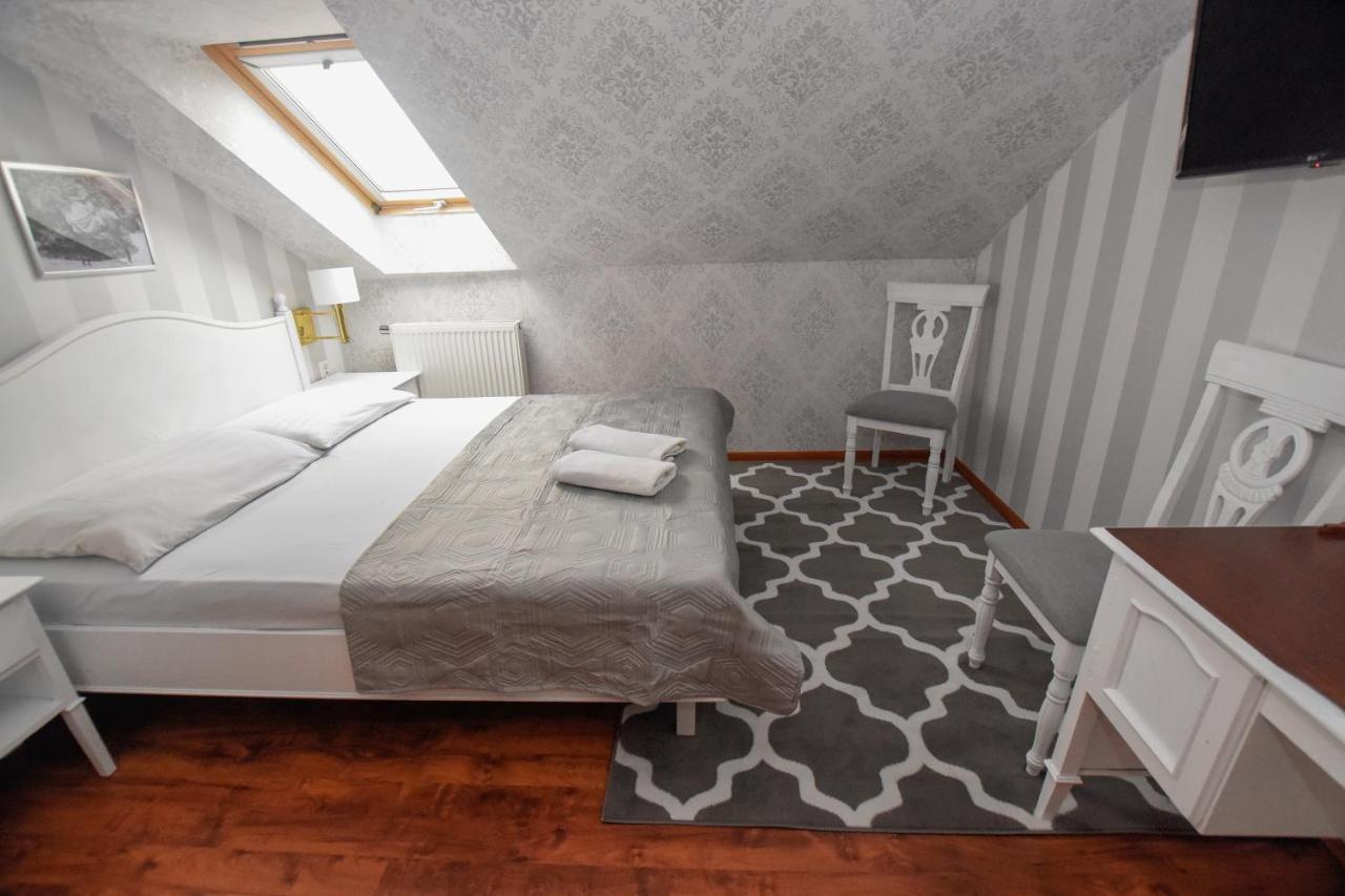 Dwor Ostoia Otel Rymanów Dış mekan fotoğraf