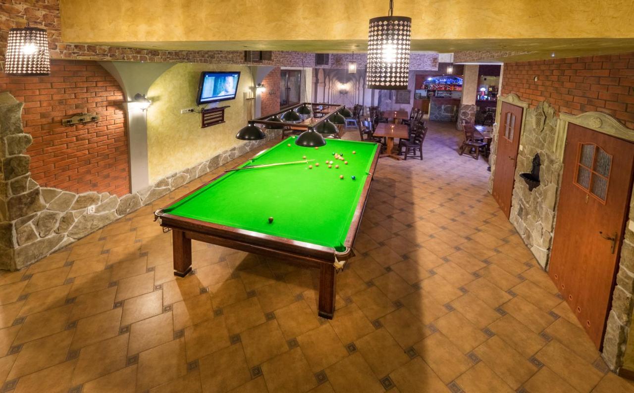 Dwor Ostoia Otel Rymanów Dış mekan fotoğraf
