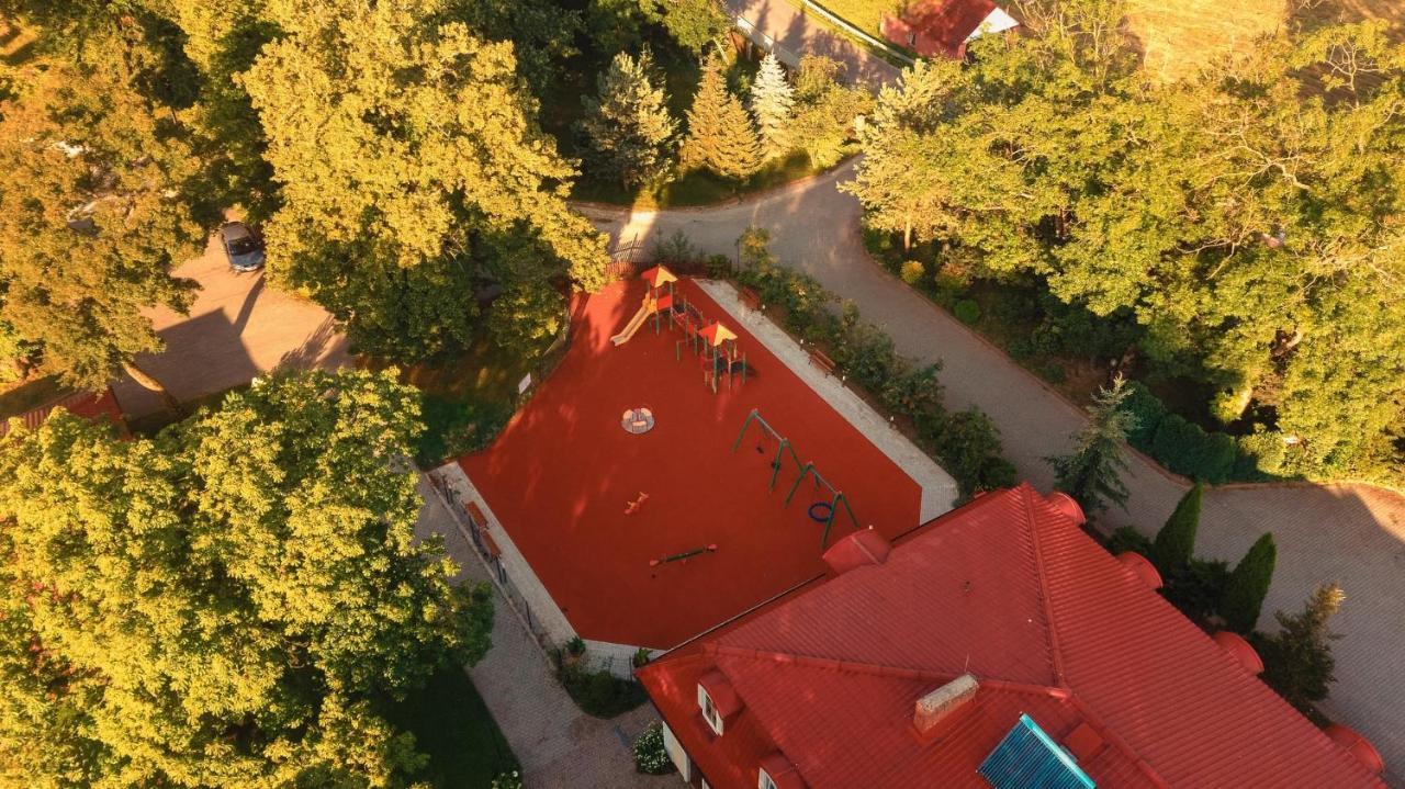 Dwor Ostoia Otel Rymanów Dış mekan fotoğraf