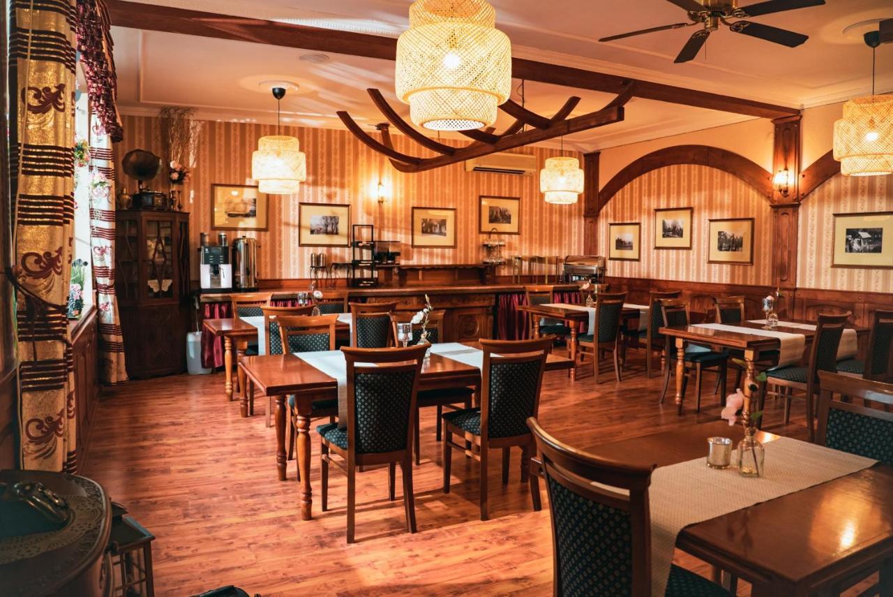 Dwor Ostoia Otel Rymanów Dış mekan fotoğraf