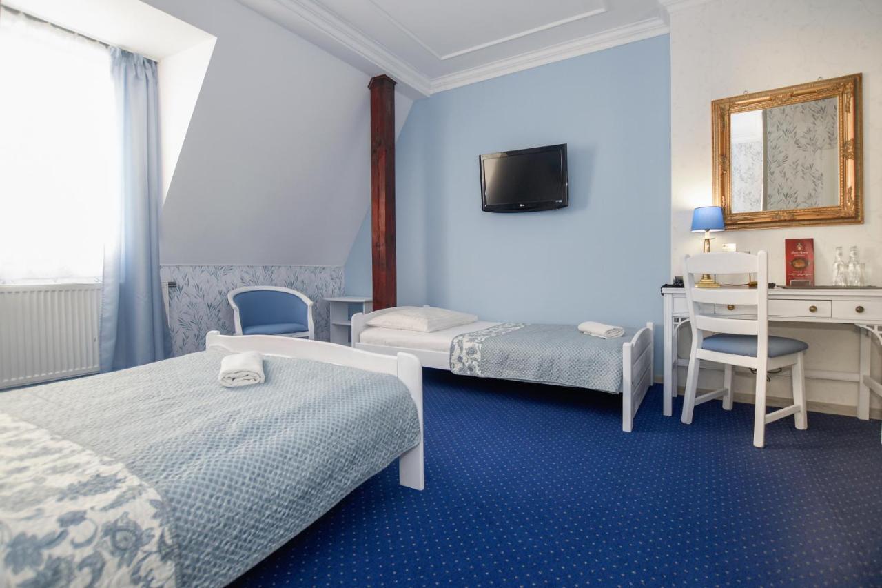 Dwor Ostoia Otel Rymanów Dış mekan fotoğraf
