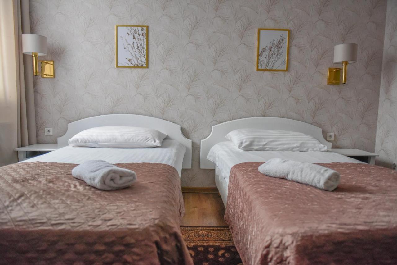 Dwor Ostoia Otel Rymanów Dış mekan fotoğraf