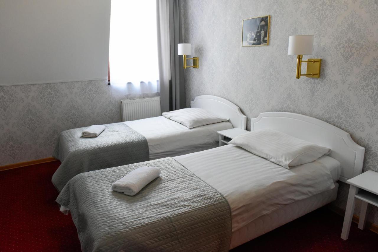 Dwor Ostoia Otel Rymanów Dış mekan fotoğraf