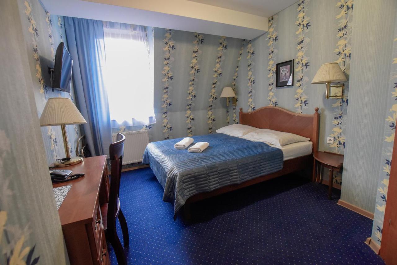 Dwor Ostoia Otel Rymanów Dış mekan fotoğraf