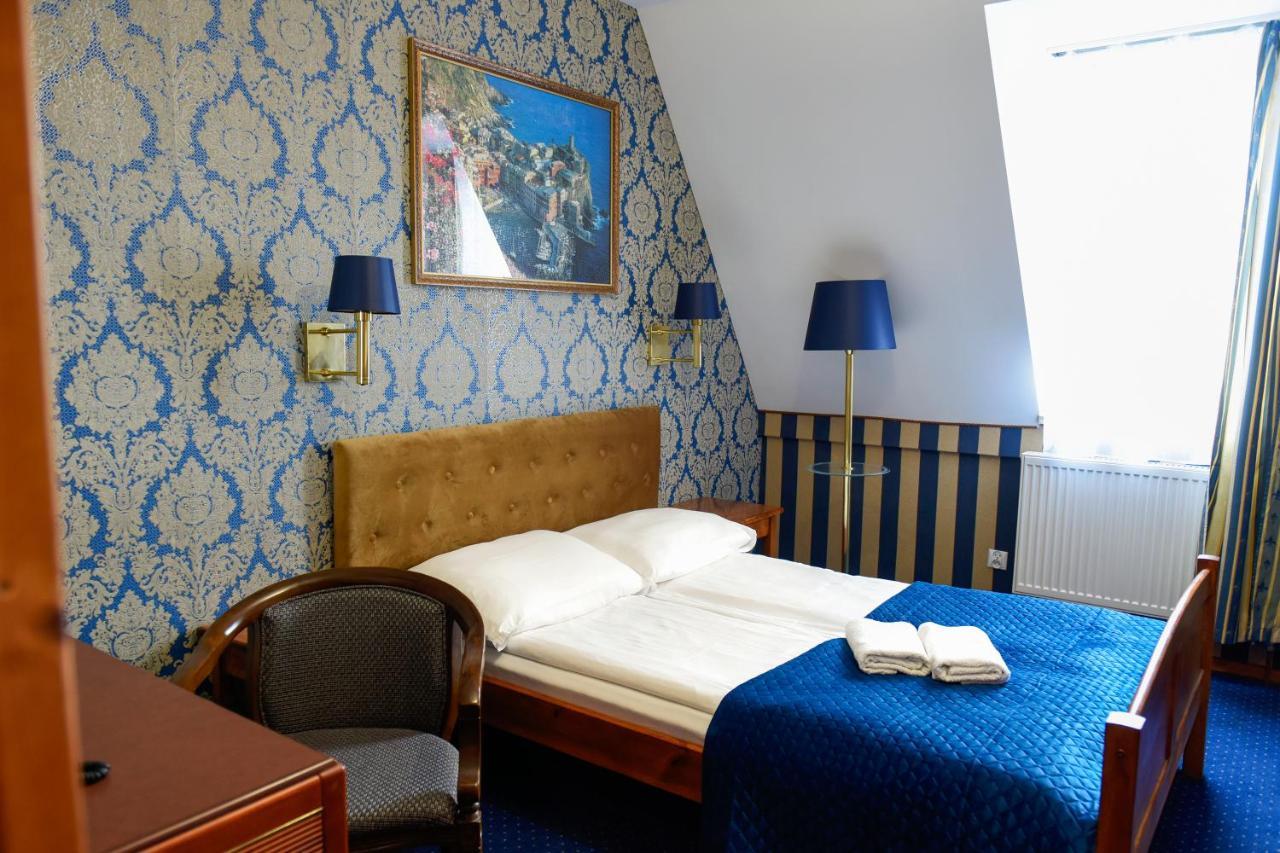 Dwor Ostoia Otel Rymanów Dış mekan fotoğraf