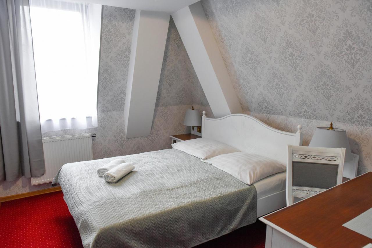 Dwor Ostoia Otel Rymanów Dış mekan fotoğraf
