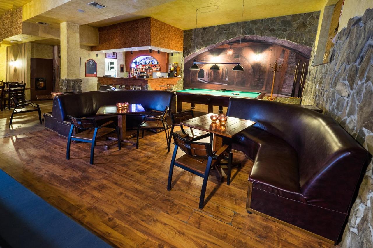Dwor Ostoia Otel Rymanów Dış mekan fotoğraf