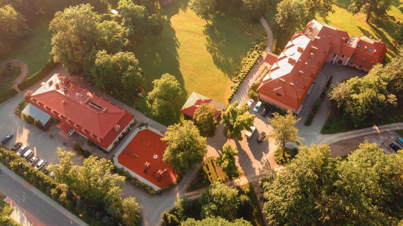 Dwor Ostoia Otel Rymanów Dış mekan fotoğraf