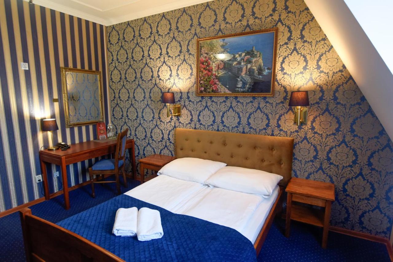 Dwor Ostoia Otel Rymanów Dış mekan fotoğraf