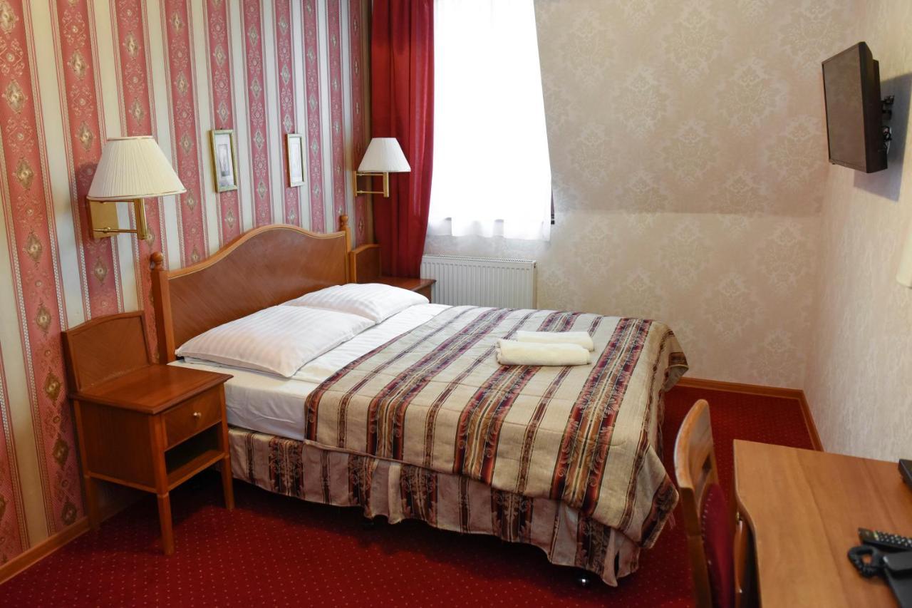 Dwor Ostoia Otel Rymanów Dış mekan fotoğraf