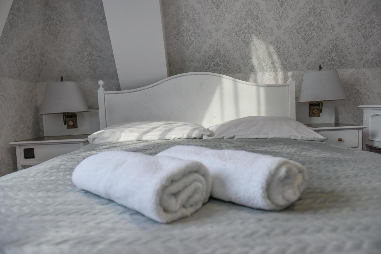 Dwor Ostoia Otel Rymanów Dış mekan fotoğraf