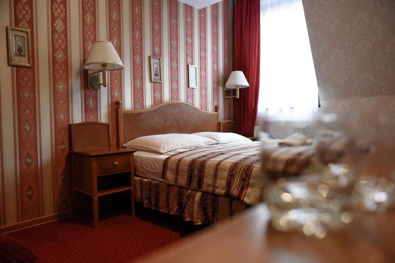 Dwor Ostoia Otel Rymanów Dış mekan fotoğraf