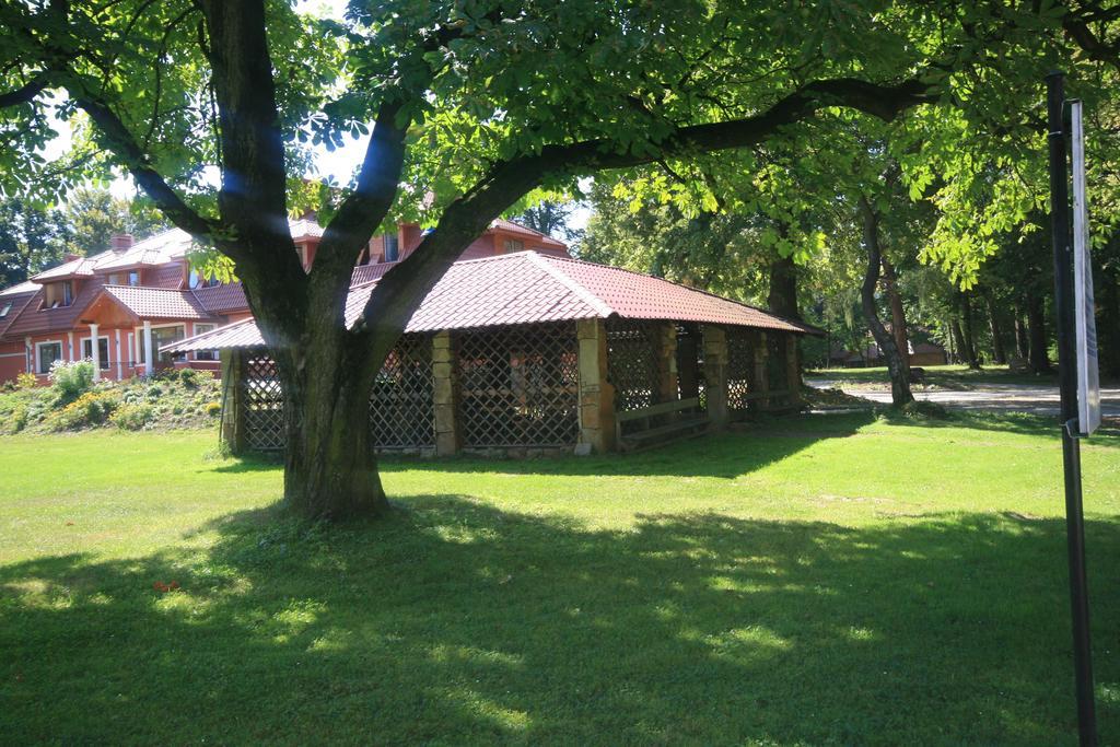 Dwor Ostoia Otel Rymanów Dış mekan fotoğraf