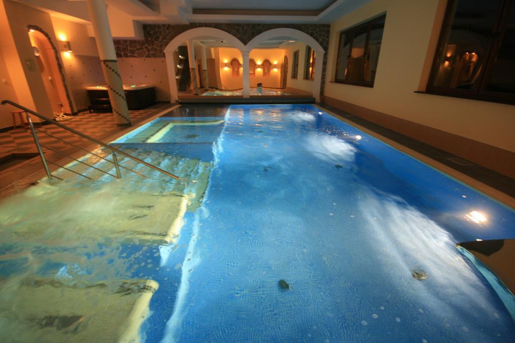 Dwor Ostoia Otel Rymanów Dış mekan fotoğraf