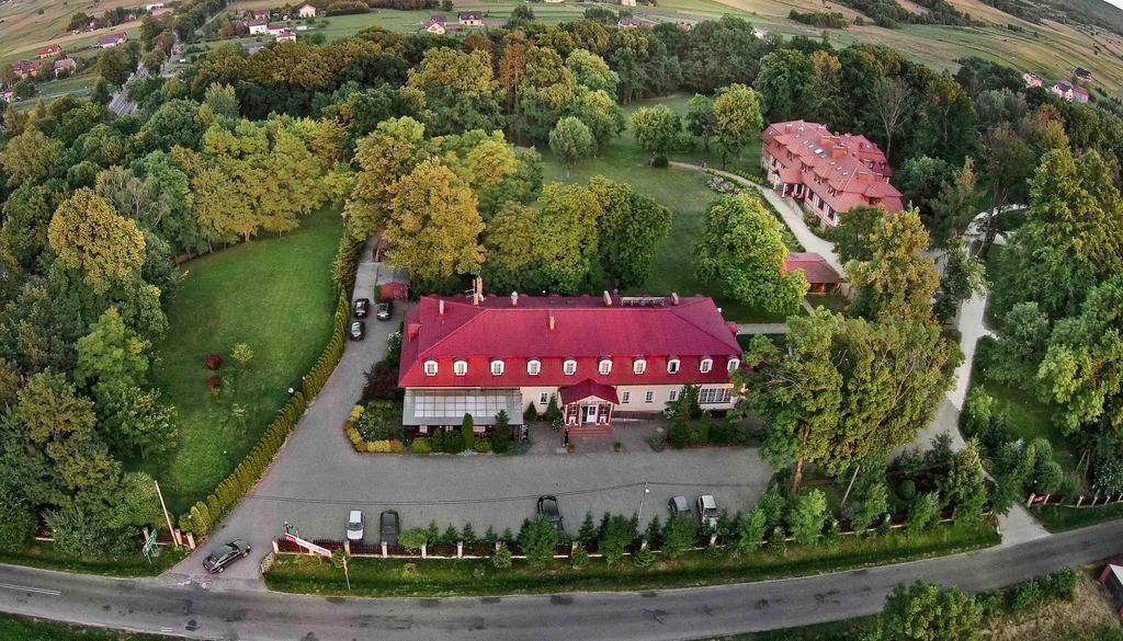 Dwor Ostoia Otel Rymanów Dış mekan fotoğraf