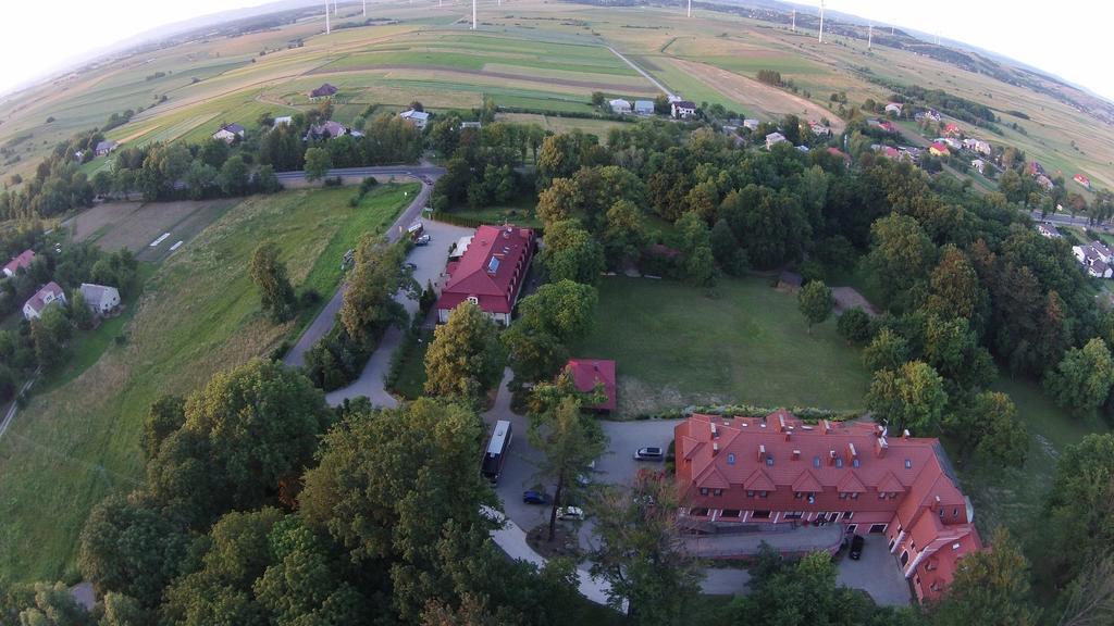 Dwor Ostoia Otel Rymanów Dış mekan fotoğraf