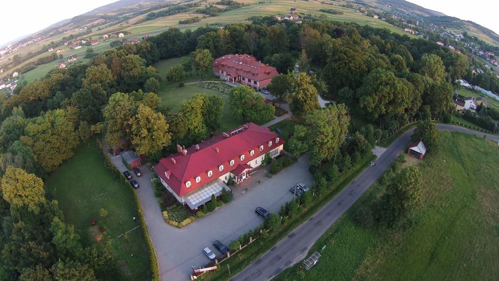 Dwor Ostoia Otel Rymanów Dış mekan fotoğraf
