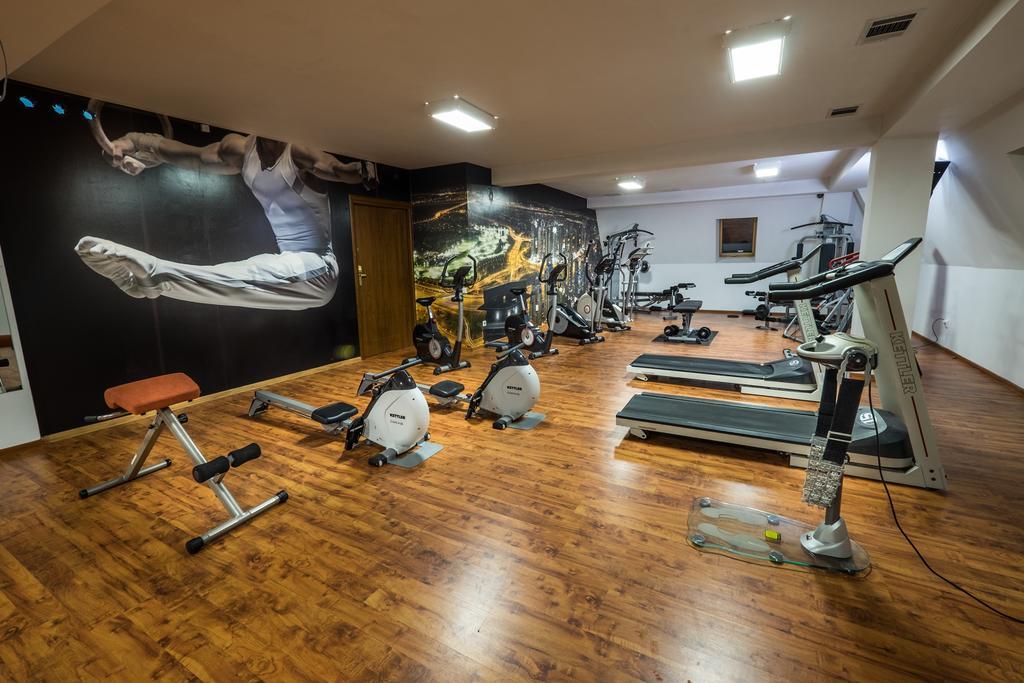 Dwor Ostoia Otel Rymanów Dış mekan fotoğraf