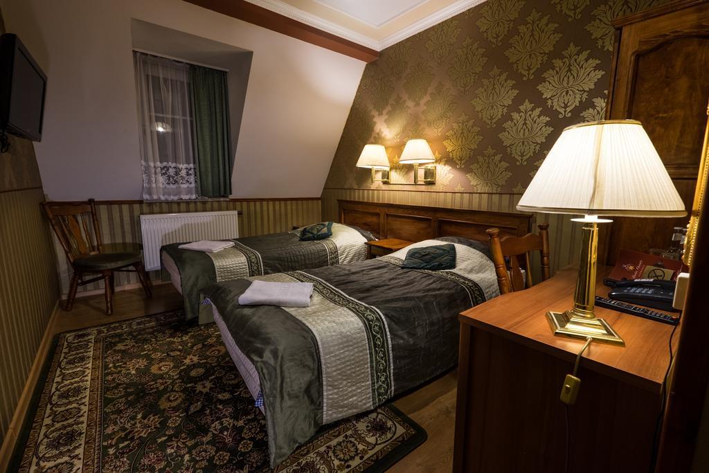 Dwor Ostoia Otel Rymanów Dış mekan fotoğraf
