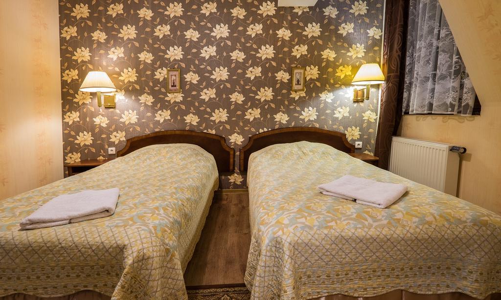 Dwor Ostoia Otel Rymanów Dış mekan fotoğraf