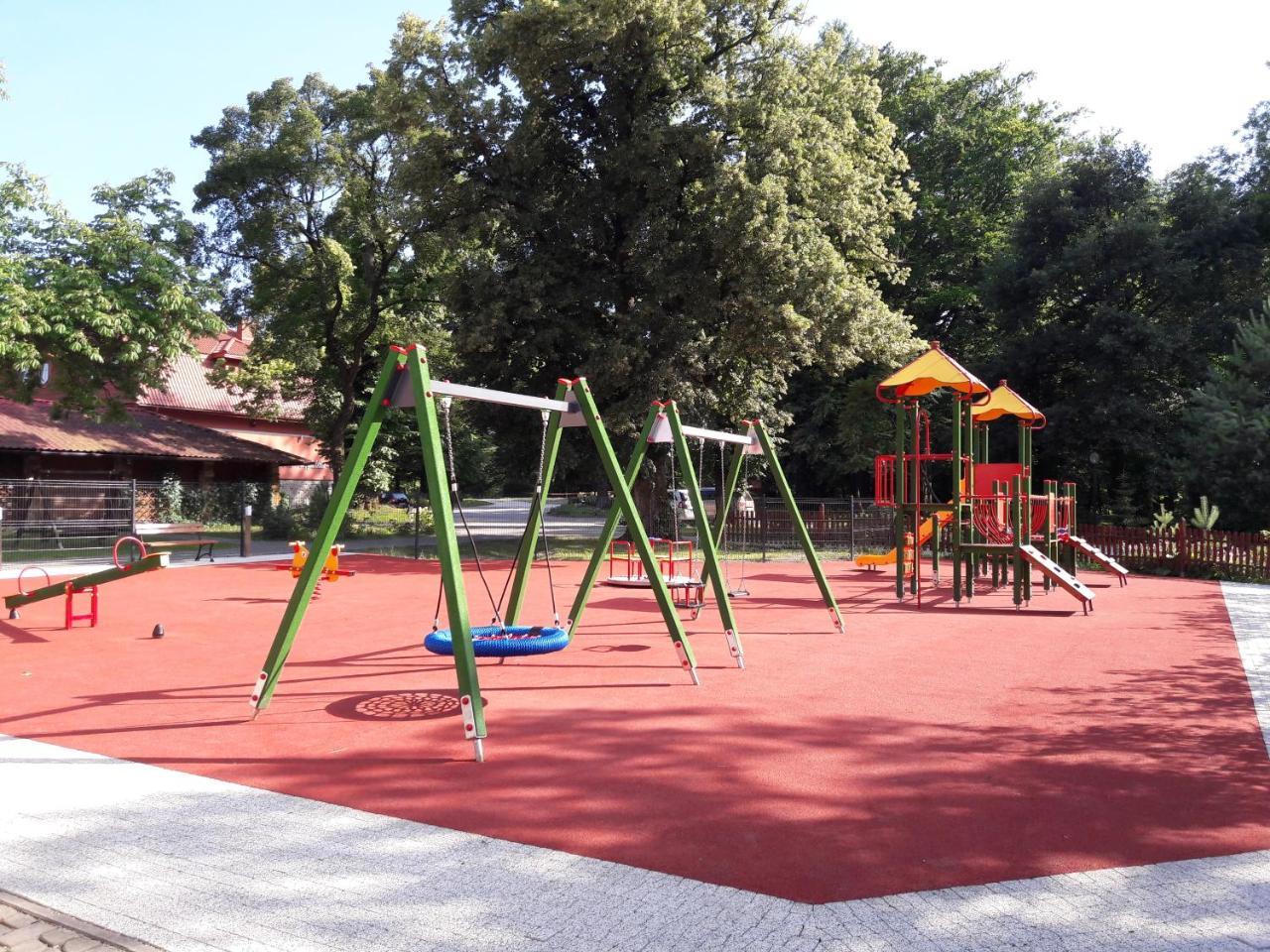 Dwor Ostoia Otel Rymanów Dış mekan fotoğraf