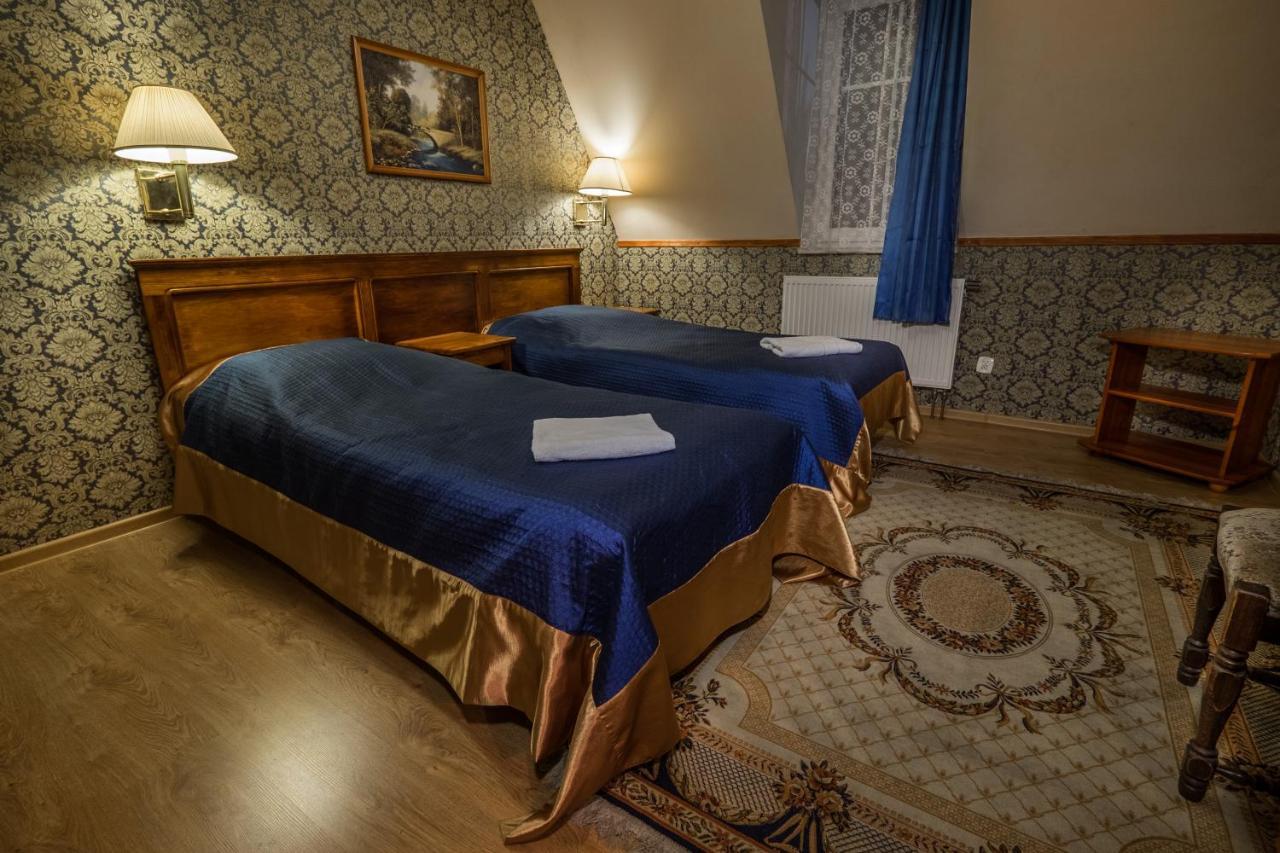Dwor Ostoia Otel Rymanów Dış mekan fotoğraf